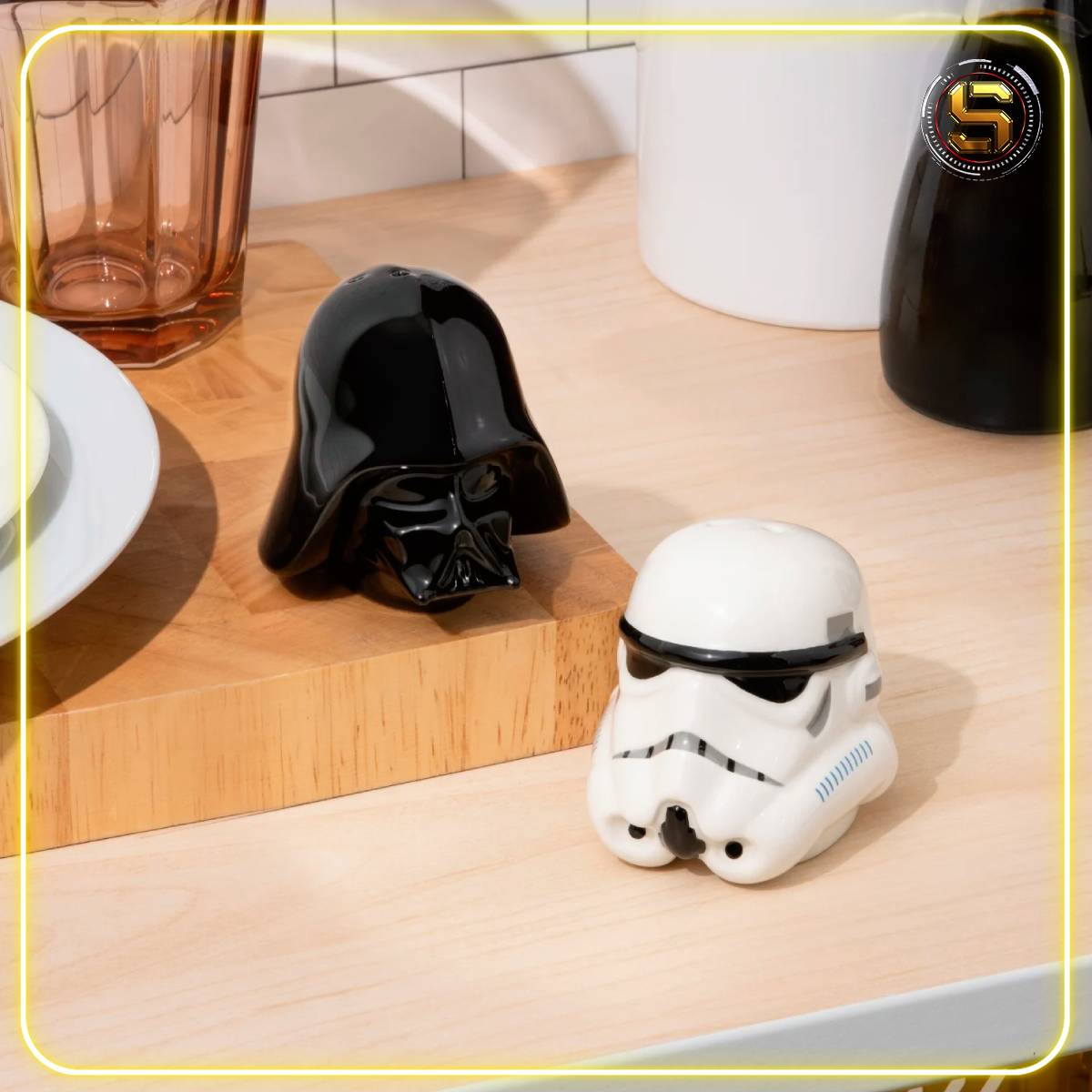 PALADONE MOVIES STAR WARS DARTH VADER AND STORMTROOPER SALT AND PEPPER SHAKE